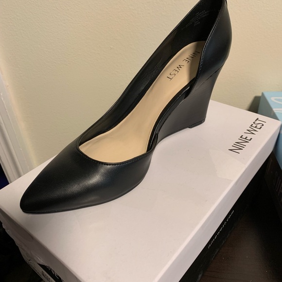 All size 7 or 7.5. Many new, as pictured with boxes. Prices $30 new, $15 used. - Picture 10 of 13